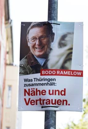 Wahlplakate 16.07.2024, Erfurt, Wahlplakate zur Landtagswahl am 01.09.2024 in Thueringen im Bild: Plakat Die LINKE - Bodo Ramelow - Naehe und Vertrauen *** Election posters 16 07 2024, Erfurt, Election posters for the state election on 01 09 2024 in Thuringia in the picture poster Die LINKE Bodo Ramelow Naehe und Vertrauen