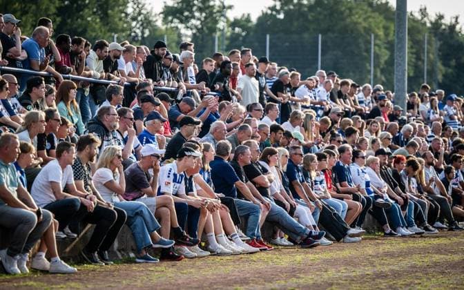 Test match MSV Duisburg Duisburg 1900 FOR EDITORIAL PURPOSES ONLY EDITORIAL USE ONLY p On Wednesday, 17 07 2024, the spectator seats are densely packed at the test match of third division relegated MSV Duisburg against the home team Duisburg 1900 on a pitch at the MSV performance center in Duisburg Mittelmeiderich Germany NRW Duisburg Copyright MartinxMöller Copyright: MartinxMöller doc7wca1phbvwm11u7whnim ,EDITORIAL USE ONLY Copyright: MartinxMöller