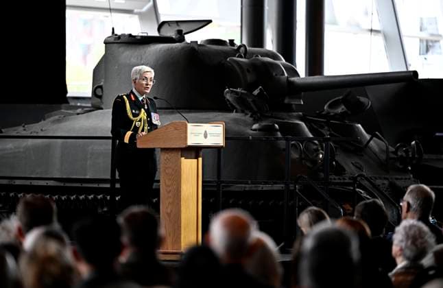 Kanada, Justin Trudeau besucht Militärzeremonie in Ottawa July 18, 2024, Ottawa, On, Canada: Gen. Jennie Carignan speaks after becoming Chief of the Defence Staff at a change of command ceremony at the Canadian War Museum in Ottawa, on Thursday, July 18, 2024. Ottawa Canada  - ZUMAc35_ 20240718_zaf_c35_031 Copyright: xJustinxTangx