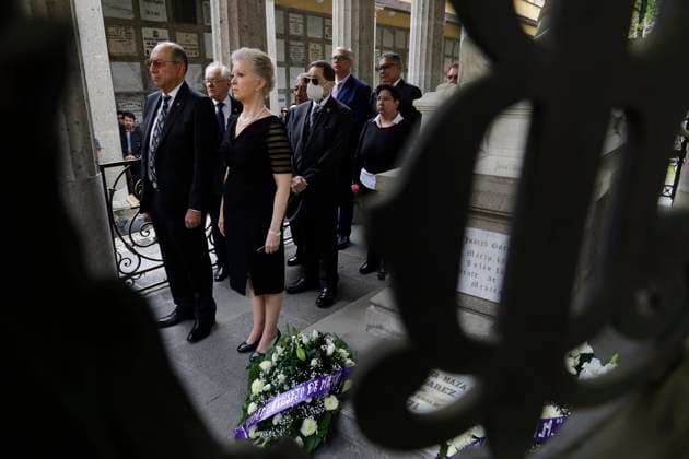 152nd Anniversary Of Benito Juarez, Meritorious Of The Americas Rosa Elena Sanchez Juarez, great-great-granddaughter of Benito Juarez Garcia, President of Mexico (1857-1872), is standing guard of honour accompanied by members of the Grand Masonic Lodge of the Valley of Mexico, at the San Fernando Pantheon Museum in Mexico City, Mexico, on the occasion of the 152nd Anniversary of the Benemerito de las Americas , where his remains rest. Mexico City Mexico City Mexico  Copyright: xGerardoxVieyrax originalFilename: vieyra-notitle240718_np2HX.jpg