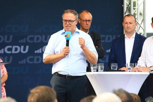 CDU Mitteldeutschland Merrane Meerane, 18.7.2024 - Wahlkampfauftakt mit Mario Voigt, Friedrich Merz und Michael Kretschmer (alle CDU) im Romantikhotel Schwanefeld in Meerane Foto: Matthias Gränzdörfer Thüringen Germany *** CDU Central Germany Merrane Meerane, 18 7 2024 Election campaign kick-off with Mario Voigt, Friedrich Merz and Michael Kretschmer all CDU at the Romantikhotel Schwanefeld in Meerane Photo Matthias Gränzdörfer Thuringia Germany Copyright: xMatthiasxGränzdörferx