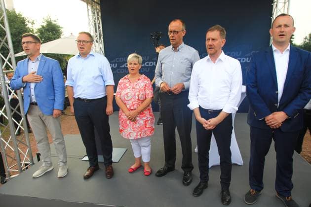 CDU Mitteldeutschland Merrane Meerane, 18.7.2024 - Wahlkampfauftakt mit Mario Voigt, Friedrich Merz und Michael Kretschmer (alle CDU) im Romantikhotel Schwanefeld in Meerane Foto: Matthias Gränzdörfer Thüringen Germany *** CDU Central Germany Merrane Meerane, 18 7 2024 Election campaign kick-off with Mario Voigt, Friedrich Merz and Michael Kretschmer all CDU at the Romantikhotel Schwanefeld in Meerane Photo Matthias Gränzdörfer Thuringia Germany Copyright: xMatthiasxGränzdörferx