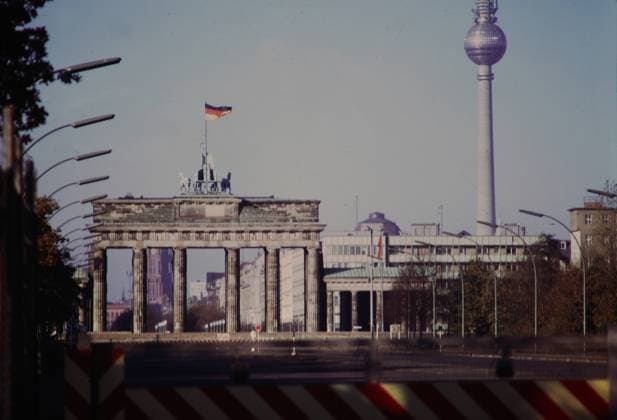 Archivbilder der Woche KW29 Berlin, GER, 20240101, Berlin,ca. 1989, Brandenburger Tor *** Berlin, GER, 20240101, Berlin,ca 1989, Brandenburg Gate