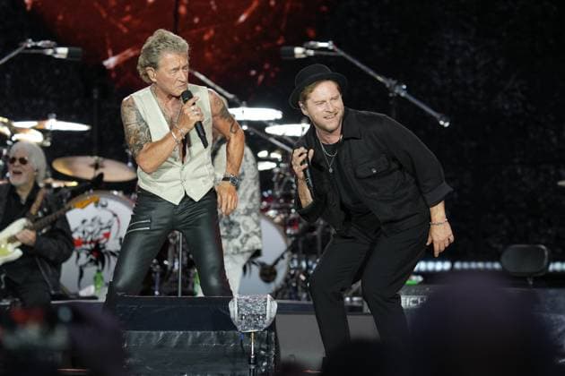 Peter Maffay mit seiner Band auf großer We Love Rock n Roll -Tour! 18.07.2024 - Peter Maffay und Band auf We Love Rock n Roll - Farewell Tour 2024 im Deutsche Bank Park in Frankfurt. Special Guest waren Anastacia, Bülent Ceylan & Johannes Oerding. Frankfurt Deutsche Bank Park Hessen *** Peter Maffay with his band on a big We Love Rock n Roll Tour 18 07 2024 Peter Maffay and band on We Love Rock n Roll Farewell Tour 2024 at Deutsche Bank Park in Frankfurt Special guests were Anastacia, Bülent Ceylan Johannes Oerding Frankfurt Deutsche Bank Park Hessen