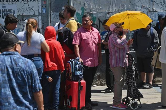 Technische Probleme mit Windows-Systemen, Einrücke von der Grenze zwischen Mexiko und den USA July 19, 2024, Tijuana, Baja California, Mexico: Pedestrians and automobiles were stopped for four to eight hours to cross into the United States at the San Ysidro Port of Entry border crossing in Tijuana, Mexico, on Friday, July 19, 2024. A botched software update from cybersecurity firm CrowdStrike Holdings Inc. crashed countless Microsoft Windows computer systems globally and impacted the CBP One app used by people crossing the US-Mexico border. Tijuana Mexico - ZUMAm180 20240719_zip_m180_002 Copyright: xCarlosxA.xMorenox