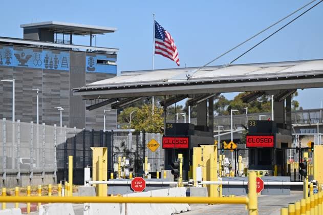 Technische Probleme mit Windows-Systemen, Einrücke von der Grenze zwischen Mexiko und den USA July 19, 2024, Tijuana, Baja California, Mexico: Pedestrians and automobiles were stopped for four to eight hours to cross into the United States at the San Ysidro Port of Entry border crossing in Tijuana, Mexico, on Friday, July 19, 2024. A botched software update from cybersecurity firm CrowdStrike Holdings Inc. crashed countless Microsoft Windows computer systems globally and impacted the CBP One app used by people crossing the US-Mexico border. Tijuana Mexico - ZUMAm180 20240719_zip_m180_013 Copyright: xCarlosxA.xMorenox
