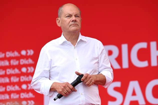 Olaf Scholz bei einer Wahlkampfveranstaltung der SPD zur Landtagswahl in Sachsen auf dem Schloßplatz. Dresden, 19.07.2024 *** Olaf Scholz at an SPD campaign event for the state election in Saxony on Dresdens Schloßplatz, 19 07 2024 Foto:xM.xWehnertx xFuturexImagex spd_dresden_4726
