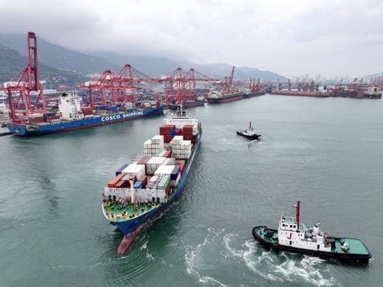 Port Container Terminal in Lianyungang A cargo ship loaded with containers is leaving its berth at the port container terminal in Lianyungang, China, on July 20, 2024. Lianyungang Jiangsu China  Copyright: xCFOTOx originalFilename: cfoto-portcont240720_npy6s.jpg