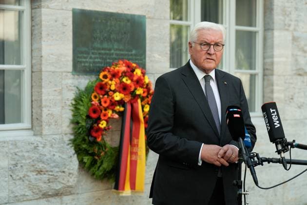 Feierstunde 20. Juli 2024, Bundespräsident, Frank-Walter Steinmeier Feierstunde am 20. Juli 2024 - 80. Jahrestag des Attentats- und Umsturzversuchs gegen Hitler im Ehrenhof des Bendlerblocks in Berlin. Bundespräsident, Frank-Walter Steinmeier Berlin Berlin GER *** Ceremony July 20, 2024, Federal President, Frank Walter Steinmeier Ceremony on July 20, 2024 80th anniversary of the assassination and attempted coup against Hitler in the courtyard of honor of the Bendlerblock in Berlin Federal President, Frank Walter Steinmeier Berlin Berlin GER