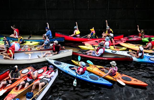 July 20, 2024, Ottawa, On, CAN: Paddlers hold onto lines as they wait to ascend the locks at Hartwells Lockstation during Lock & Paddle 2024 on the Rideau Canal in Ottawa, on Saturday, July 20, 2024. A flotilla of canoes and kayaks descended and ascended the locks to celebrate Parks Day on the Rideau Canal, a UNESCO World Heritage site. Ottawa CAN  - ZUMAc35_ 20240720_zaf_c35_035 Copyright: xJustinxTangx