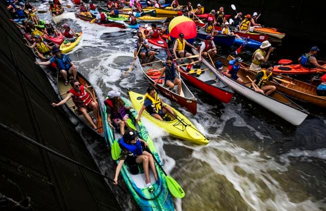 July 20, 2024, Ottawa, Canada: Paddlers hold onto lines and other boats to keep steady as water draining from an adjacent lock makes a current at Hartwells Lockstation during Lock & Paddle 2024 on the Rideau Canal in Ottawa. A flotilla of canoes and kayaks descended and ascended the locks to celebrate Parks Day on the Rideau Canal, a UNESCO World Heritage site. Ottawa Canada  - ZUMAc35_ 20240720_zaf_c35_036 Copyright: xJustinxTangx