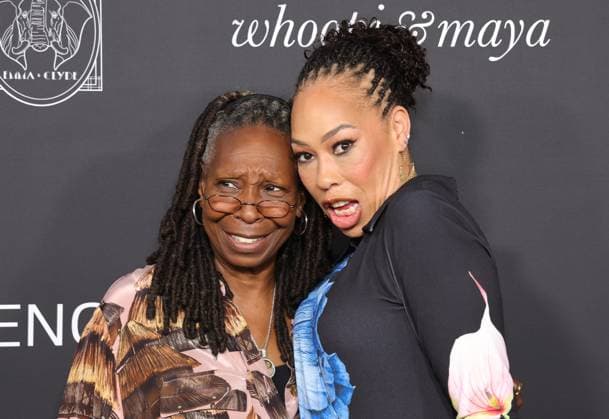 Bilder des Jahres 2024, Entertainment 07 Juli Entertainment Themen der Woche KW 29 Entertainment Bilder des Tages VENICE, CA- JULY 20: Whoopi Goldberg and Alex Martin Dean at A Night with Whoopi Celebrating WhoopFamÕs Emma & Clyde and Whoopi & Maya brands launch on July 20, 2024 in Venice, California. Copyright: xFayexSadoux
