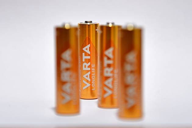21.7.2024 Batteriehersteller Varta Symbol. Varta AG Das Unternehmen aus Ellwangen produziert Batterien, darunter uch Hochleistungsbatterien für Porsche, steckt in finantiellen Schwierigkeiten, ist hochverschuldet. Heidelberg Rohrbach Baden Württemberg Deutschland *** 21 7 2024 Battery manufacturer Varta Symbol Varta AG The company from Ellwangen produces batteries, including high-performance batteries for Porsche, is in financial difficulties and heavily indebted Heidelberg Rohrbach Baden Württemberg Germany
