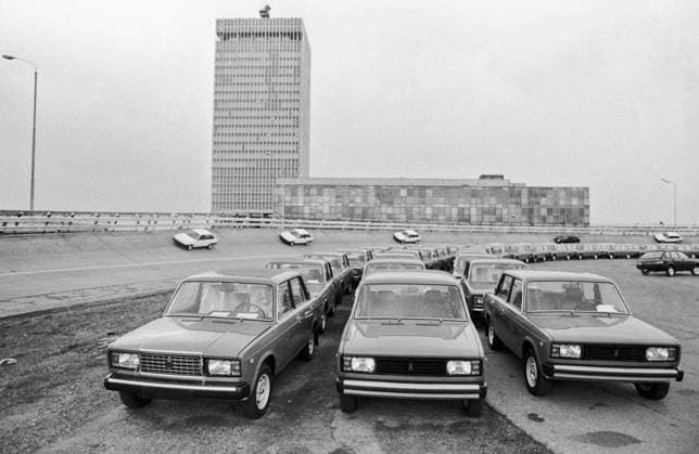 Archivbilder der Woche KW30 April 1-17, 1988. Tolyatti, Kuibyshev Region, USSR. The view shows the testing track of the Avtovaz Volga Manufacturing Association for Passenger Cars named after the USSR 50th Anniversary. The exact date of the photograph is unknown. Grigory Kalachyan, Mikhail Medvedev TASS  308028