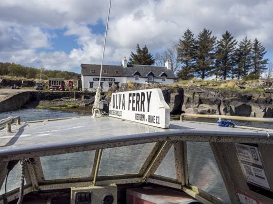 Local boat transport from Isle of Mull to Isle of Ulva, transport of persons only, Scotland, UK *** Local Boat Transport from Isle of Mull to Isle of Ulva, Transport of Persons only, Scotland, UK Copyright: imageBROKER AndreasxWerth iblawe10948307.jpg