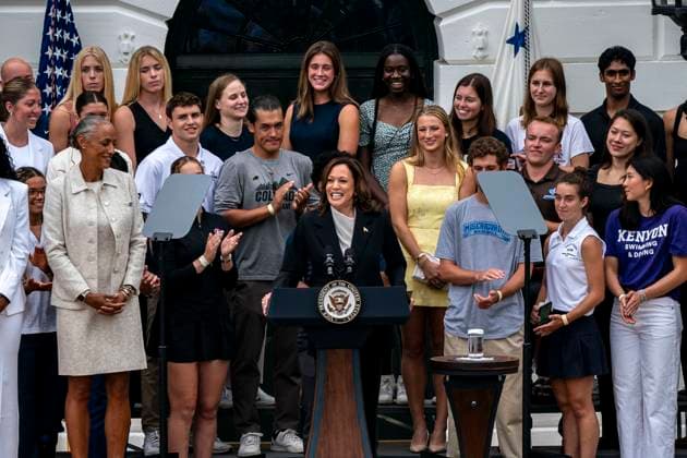 News Themen der Woche KW 30 News Bilder des Tages Vice President Kamala Harris speaks during an event honoring National Collegiate Athletic Association (NCAA) championship teams from the 2023-2024 season on the South Lawn of the White House in Washington, DC on July 22, 2024. Yesterday, President Joe Biden dropped out of the presidential election and endorsed Harris as the Democratic Party s new nominee, which, if nominated, would make her the first Black woman and the first person of South Asian descent to head a major party s presidential ticket.  WAP20240722303 BONNIExCASH