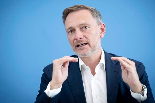 Christian Lindner - Bundeshaushalt 2025 DEU, Deutschland, Germany, Berlin, 17.07.2024 Christian Lindner , Bundesfinanzminister FDP waehrend der Bundespressekonferenz zum Thema Regierungsentwurf fuer den Bundeshaushalt 2025 und Finanzplan bis 2028 in Berlin Deutschland en: Christian Lindner , Federal Finance Minister FDP during the federal press conference on the government draft for the 2025 federal budget and financial plan until 2028 in Berlin Germany *** Christian Lindner Bundeshaushalt 2025 DEU, Deutschland, Germany, Berlin, 17 07 2024 Christian Lindner , Federal Finance Minister FDP during the federal press conference on the government draft for the 2025 federal budget and financial plan until 2028 in Berlin Germany en Christian Lind