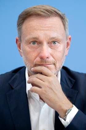 Christian Lindner - Bundeshaushalt 2025 DEU, Deutschland, Germany, Berlin, 17.07.2024 Christian Lindner , Bundesfinanzminister FDP waehrend der Bundespressekonferenz zum Thema Regierungsentwurf fuer den Bundeshaushalt 2025 und Finanzplan bis 2028 in Berlin Deutschland en: Christian Lindner , Federal Finance Minister FDP during the federal press conference on the government draft for the 2025 federal budget and financial plan until 2028 in Berlin Germany *** Christian Lindner Bundeshaushalt 2025 DEU, Deutschland, Germany, Berlin, 17 07 2024 Christian Lindner , Federal Finance Minister FDP during the federal press conference on the government draft for the 2025 federal budget and financial plan until 2028 in Berlin Germany en Christian Lind