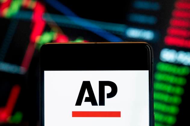 Logo illustrations in China - 22 Jul 2024 In this photo illustration, the American news agency Associated Press (AP) logo seen displayed on a smartphone with an economic stock exchange index graph in the background. China Copyright: xBudrulxChukrutx xSOPAxImagesx 24SChart2831