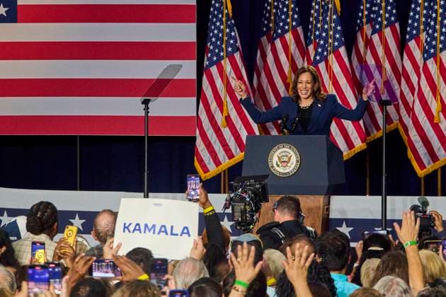 News Themen der Woche KW 30 News Bilder des Tages July 23, 2024, West Allis, Wisconsin, USA: Vice President KAMALA HARRIS, speaks at her campaign rally at West Allis Central High School in West Allis, outside Milwaukee Tuesday. Harris began her first campaign rally on Tuesday since President Biden stepped aside by thanking the president. West Allis USA - ZUMAg216 20240723_znp_g216_009 Copyright: xDominicxGwinnx