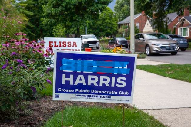 News Themen der Woche KW 30 News Bilder des Tages July 23, 2024, Grosse Pointe Park, Michigan, USA: Grosse Pointe Park, Michigan USA - 23 July 2024 - President Biden s name is crossed out on a Biden Harris campaign poster shortly after he dropped out of the race. Grosse Pointe Park USA - ZUMAw66_ 20240723_zaf_w66_001 Copyright: xJimxWestx