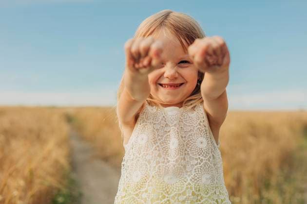 Creative Highlights Symbolfotos Playful girl in white dress standing on wheat field model released, Symbolfoto, VSNF02151