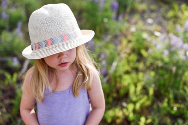 Creative Highlights Symbolfotos Colourful portrait of young girl in a hat on a warm, summer evening. Canada, British Columbia, Sparwood CR_PKZL240722D-1493898-01 ,model released, Symbolfoto