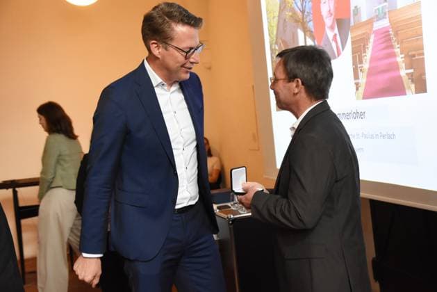 Markus Blume Minister of State for Science and the Arts Michael Kammerloher Prizewinner for the restoration of St Pauls Evangelical Church in Perlach Munich 24 07 2024 Courtyard of the Alte Muenze, Hofgraben Presentation of the 2024 Monument Protection Medal Minister of State