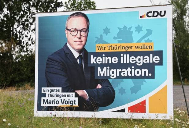 Wahlplakate 23.07.2024, Koelleda, Wahlplakat zur Landtagswahl am 01.09.2024 in Thueringen im Bild: Grossflaechenplakat der CDU - Ein gutes Thueringen mit Mario Voigt - Wir Thueringer wollen keine illegale Migration *** Election posters 23 07 2024, Koelleda, election poster for the state election on 01 09 2024 in Thuringia in the picture large poster of the CDU A good Thuringia with Mario Voigt We Thuringians do not want illegal migration