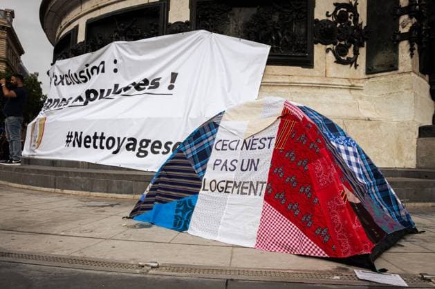 Bilder des Jahres 2024, News 07 Juli News Themen der Woche KW 30 News Bilder des Tages Demonstration Against Olympic Games In Paris Several hundred people are gathering at Place de la Republique, in Paris, France, on July 25, 2024, to denounce the social and environmental drawbacks of the Paris 2024 Olympics and to demand a boycott of the Israeli athletes. The demonstration is being organized by several associations, including La Reverse de La Medaille, which has been denouncing the social cleansing carried out by the French authorities months before the start of the Olympic Games. Paris Paris France  Copyright: xTelmoxPintox originalFilename: pinto-demonstr240725_npTM2.jpg