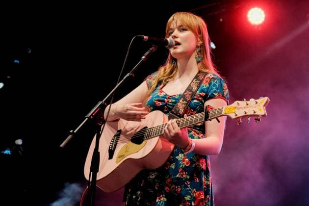 Entertainment Themen der Woche KW 30 Entertainment Bilder des Tages July 26, 2024, Lulworth, Dorset, United Kingdom: English singer-songwriter Katie Grace, seen performing live on stage at Camp Bestival Lulworth Castle. Lulworth United Kingdom - ZUMAs197 20240726_aaa_s197_036 Copyright: xDawnxFletcher-Parkx