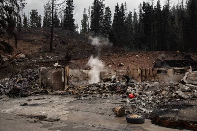 July 26, 2024, Jasper, Ab, CANADA: The remains of a home smoulder in Jasper, Alta., on Friday July 26, 2024. Wildfires encroaching into the townsite of Jasper forced an evacuation of the national park and have destroyed over 300 of the town s approximately 1100 structures, mainly impacting residential areas. Jasper CANADA  - ZUMAc35_ 20240726_zaf_c35_170 Copyright: xAmberxBrackenx