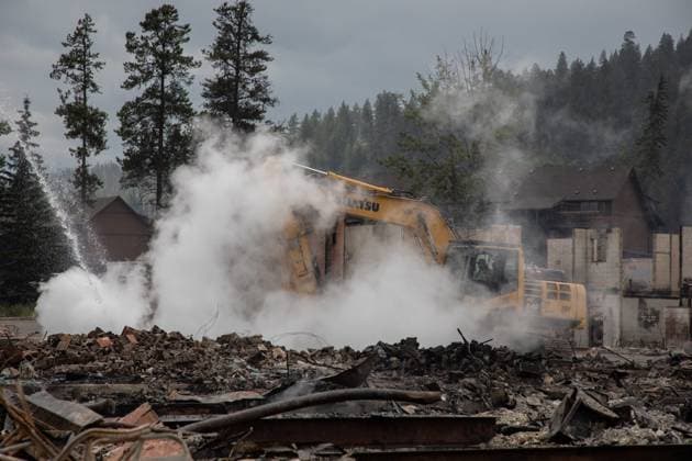 July 26, 2024, Jasper, Ab, CANADA: Fire crews work to put out hotspots in the Maligne Lodge in Jasper, Alta., on Friday July 26, 2024. Wildfires encroaching into the townsite of Jasper forced an evacuation of the national park and have destroyed over 300 of the town s approximately 1100 structures, mainly impacting residential areas. Jasper CANADA  - ZUMAc35_ 20240726_zaf_c35_176 Copyright: xAmberxBrackenx