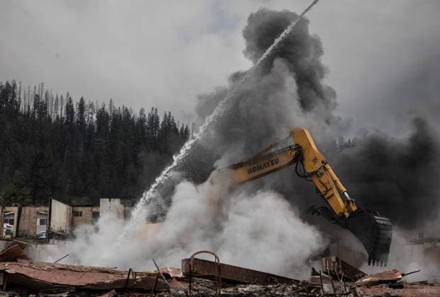 July 26, 2024, Jasper, Ab, CANADA: Fire crews work to put out hotspots in the Maligne Lodge in Jasper, Alta., on Friday July 26, 2024. Wildfires encroaching into the townsite of Jasper forced an evacuation of the national park and have destroyed over 300 of the town s approximately 1100 structures, mainly impacting residential areas. Jasper CANADA  - ZUMAc35_ 20240726_zaf_c35_178 Copyright: xAmberxBrackenx