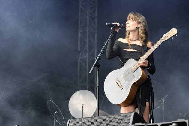 Holly Humberstone at Truck Festival - Friday 26th July 2024 Holly Humberstone at Truck Festival - Friday 26th July 2024 Truck Festival 2023 will take place in the idyllic Oxfordshire countryside from 26 to 28 July 2024. Often described as the Godfather of the small music festivals, the Truck Festival has been featuring some of the biggest and best emerging artists since 1998. The festival takes place at Hill Farm, Steventon, Oxfordshire, OX13 6AB. Photography by Hannah Meadows for RETNA, Credit:Hannah Meadows Photography Avalon  Copyright: xHannahxMeadowsxPhotographyx xAvalonx 0892983759