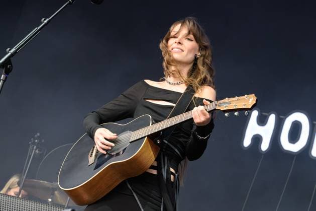 Holly Humberstone at Truck Festival - Friday 26th July 2024 Holly Humberstone at Truck Festival - Friday 26th July 2024 Truck Festival 2023 will take place in the idyllic Oxfordshire countryside from 26 to 28 July 2024. Often described as the Godfather of the small music festivals, the Truck Festival has been featuring some of the biggest and best emerging artists since 1998. The festival takes place at Hill Farm, Steventon, Oxfordshire, OX13 6AB. Photography by Hannah Meadows for RETNA, Credit:Hannah Meadows Photography Avalon  Copyright: xHannahxMeadowsxPhotographyx xAvalonx 0892983836