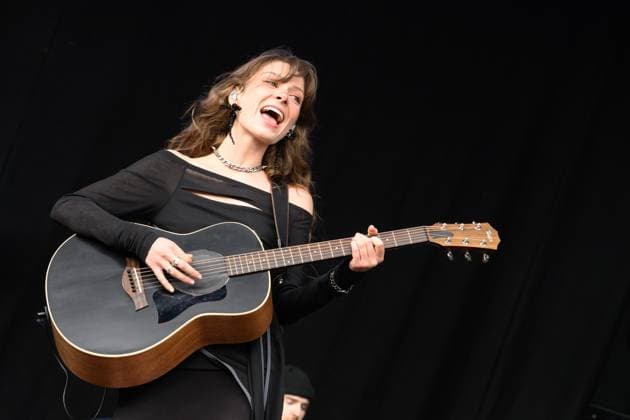 Holly Humberstone at Truck Festival - Friday 26th July 2024 Holly Humberstone at Truck Festival - Friday 26th July 2024 Truck Festival 2023 will take place in the idyllic Oxfordshire countryside from 26 to 28 July 2024. Often described as the Godfather of the small music festivals, the Truck Festival has been featuring some of the biggest and best emerging artists since 1998. The festival takes place at Hill Farm, Steventon, Oxfordshire, OX13 6AB. Photography by Hannah Meadows for RETNA, Credit:Hannah Meadows Photography Avalon  Copyright: xHannahxMeadowsxPhotographyx xAvalonx 0892983875
