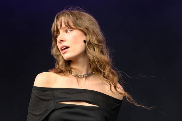 Holly Humberstone at Truck Festival - Friday 26th July 2024 Holly Humberstone at Truck Festival - Friday 26th July 2024 Truck Festival 2023 will take place in the idyllic Oxfordshire countryside from 26 to 28 July 2024. Often described as the Godfather of the small music festivals, the Truck Festival has been featuring some of the biggest and best emerging artists since 1998. The festival takes place at Hill Farm, Steventon, Oxfordshire, OX13 6AB. Photography by Hannah Meadows for RETNA, Credit:Hannah Meadows Photography Avalon  Copyright: xHannahxMeadowsxPhotographyx xAvalonx 0892983908