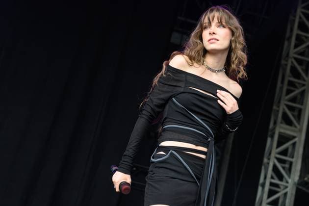 Holly Humberstone at Truck Festival - Friday 26th July 2024 Holly Humberstone at Truck Festival - Friday 26th July 2024 Truck Festival 2023 will take place in the idyllic Oxfordshire countryside from 26 to 28 July 2024. Often described as the Godfather of the small music festivals, the Truck Festival has been featuring some of the biggest and best emerging artists since 1998. The festival takes place at Hill Farm, Steventon, Oxfordshire, OX13 6AB. Photography by Hannah Meadows for RETNA, Credit:Hannah Meadows Photography Avalon  Copyright: xHannahxMeadowsxPhotographyx xAvalonx 0892983912