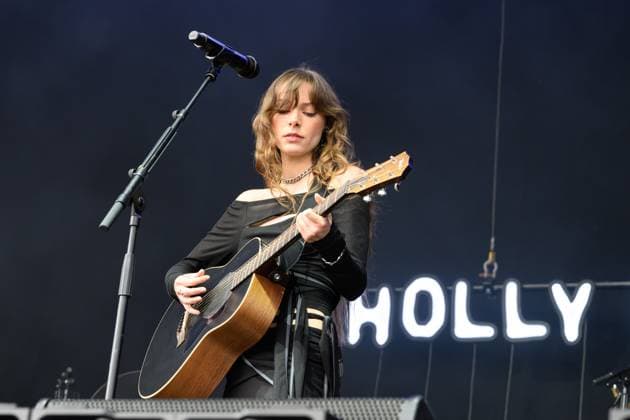 Holly Humberstone at Truck Festival - Friday 26th July 2024 Holly Humberstone at Truck Festival - Friday 26th July 2024 Truck Festival 2023 will take place in the idyllic Oxfordshire countryside from 26 to 28 July 2024. Often described as the Godfather of the small music festivals, the Truck Festival has been featuring some of the biggest and best emerging artists since 1998. The festival takes place at Hill Farm, Steventon, Oxfordshire, OX13 6AB. Photography by Hannah Meadows for RETNA, Credit:Hannah Meadows Photography Avalon  Copyright: xHannahxMeadowsxPhotographyx xAvalonx 0892984124