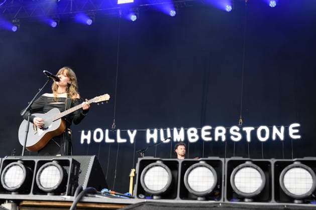 Holly Humberstone at Truck Festival - Friday 26th July 2024 Holly Humberstone at Truck Festival - Friday 26th July 2024 Truck Festival 2023 will take place in the idyllic Oxfordshire countryside from 26 to 28 July 2024. Often described as the Godfather of the small music festivals, the Truck Festival has been featuring some of the biggest and best emerging artists since 1998. The festival takes place at Hill Farm, Steventon, Oxfordshire, OX13 6AB. Photography by Hannah Meadows for RETNA, Credit:Hannah Meadows Photography Avalon  Copyright: xHannahxMeadowsxPhotographyx xAvalonx 0892983859