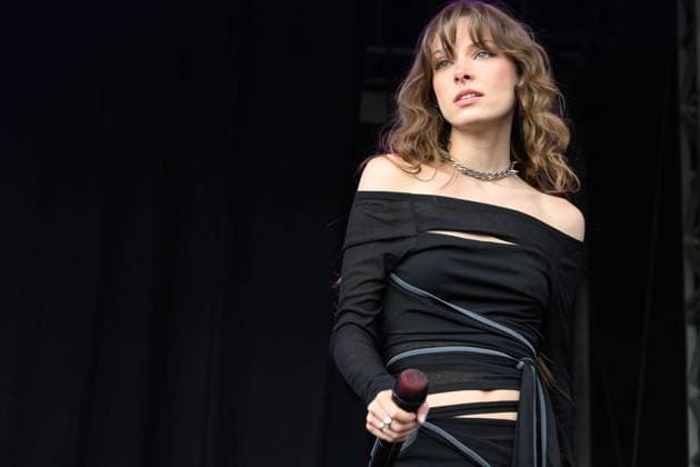 Holly Humberstone at Truck Festival - Friday 26th July 2024 Holly Humberstone at Truck Festival - Friday 26th July 2024 Truck Festival 2023 will take place in the idyllic Oxfordshire countryside from 26 to 28 July 2024. Often described as the Godfather of the small music festivals, the Truck Festival has been featuring some of the biggest and best emerging artists since 1998. The festival takes place at Hill Farm, Steventon, Oxfordshire, OX13 6AB. Photography by Hannah Meadows for RETNA, Credit:Hannah Meadows Photography Avalon  Copyright: xHannahxMeadowsxPhotographyx xAvalonx 0892984010