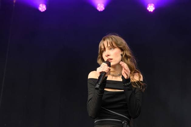 Holly Humberstone at Truck Festival - Friday 26th July 2024 Holly Humberstone at Truck Festival - Friday 26th July 2024 Truck Festival 2023 will take place in the idyllic Oxfordshire countryside from 26 to 28 July 2024. Often described as the Godfather of the small music festivals, the Truck Festival has been featuring some of the biggest and best emerging artists since 1998. The festival takes place at Hill Farm, Steventon, Oxfordshire, OX13 6AB. Photography by Hannah Meadows for RETNA, Credit:Hannah Meadows Photography Avalon  Copyright: xHannahxMeadowsxPhotographyx xAvalonx 0892984030