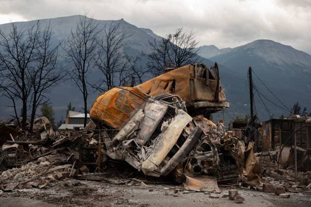 July 26, 2024, Jasper, Ab, CANADA: A small pile of burnt cars in Jasper, Alta., on Friday July 26, 2024. Wildfires encroaching into the townsite of Jasper forced an evacuation of the national park and have destroyed over 300 of the town s approximately 1100 structures, mainly impacting residential areas. Jasper CANADA  - ZUMAc35_ 20240726_zaf_c35_226 Copyright: xAmberxBrackenx