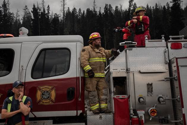 July 26, 2024, Jasper, Ab, CANADA: Firefighters stand by as Alberta Premier Danielle Smith arrives to survey the scene in Jasper, Alta., on Friday, July 26, 2024. Wildfires encroaching into the townsite of Jasper forced an evacuation of the national park and have destroyed over 300 of the town s approximately 1100 structures, mainly impacting residential areas. Jasper CANADA  - ZUMAc35_ 20240726_zaf_c35_231 Copyright: xAmberxBrackenx