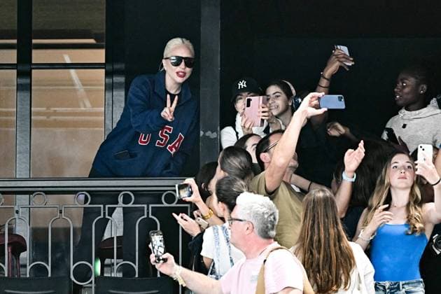 Bilder des Jahres 2024, News 07 Juli News Themen der Woche KW 30 Paris 2024 - Lady Gaga And Tom Cruise At Gymnastic US singer and actress Lady Gaga attends the artistic gymnastics women s qualification during the Paris 2024 Olympic Games at the Bercy Arena in Paris, on July 28, 2024. Photo by David Niviere ABACAPRESS.COM Paris France  Copyright: xNivierexDavid ABACAPRESS.COMx