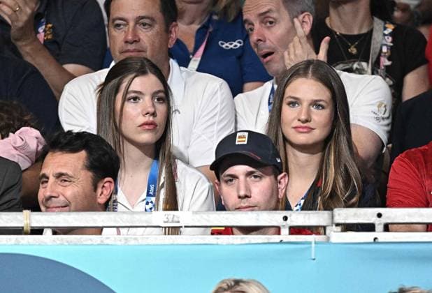 Paris 2024 - Princess Leonor And Sofia At Handball Princess Leonor and Infanta Sofia during Handball match between Spain v Sweden during 2024 Olympic summer games, Paris 2024, in Paris, France on July 29, 2024. Photo by David Niviere ABACAPRESS.COM Paris France  Copyright: xNivierexDavid ABACAPRESS.COMx