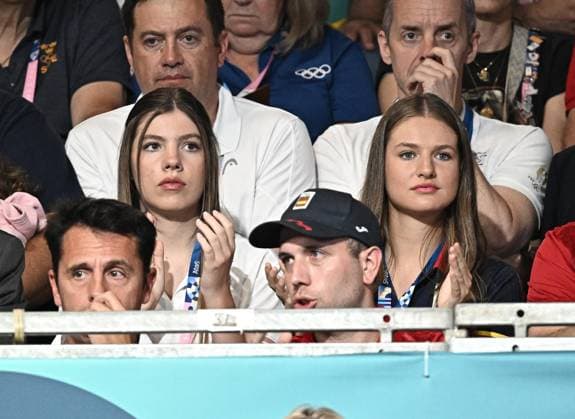 Paris 2024 - Princess Leonor And Sofia At Handball Princess Leonor and Infanta Sofia during Handball match between Spain v Sweden during 2024 Olympic summer games, Paris 2024, in Paris, France on July 29, 2024. Photo by David Niviere ABACAPRESS.COM Paris France  Copyright: xNivierexDavid ABACAPRESS.COMx