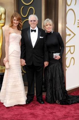 40302192. Los Ãngeles.- Los actores, Laura Dern, Bruce Dern y Andrea Beckett, durante la alfombra roja de la edicion 86 de los Premios de la Academia, en el Teatro Dolby, de Los Ãngeles. NOTIMEX FOTO ACADEMIA COR ACE OSCAR14 LOS ÃGELES CALIFORNIA ESTADOS UNIDOS EDITORIAL USE ONLY Copyright: xx NTX01005000 ACADEMIAx notimexpix461498