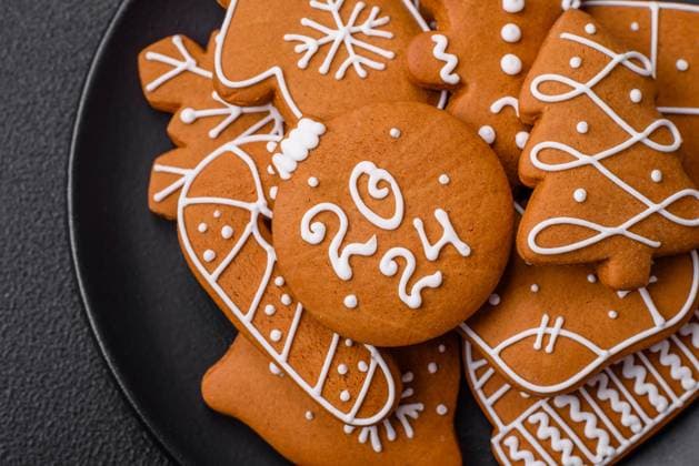 Delicious gingerbread cookies with honey, ginger and cinnamon Delicious gingerbread cookies with honey, ginger and cinnamon. Winter composition Copyright: xZoonar.com TetianaxChernykovax 21683541